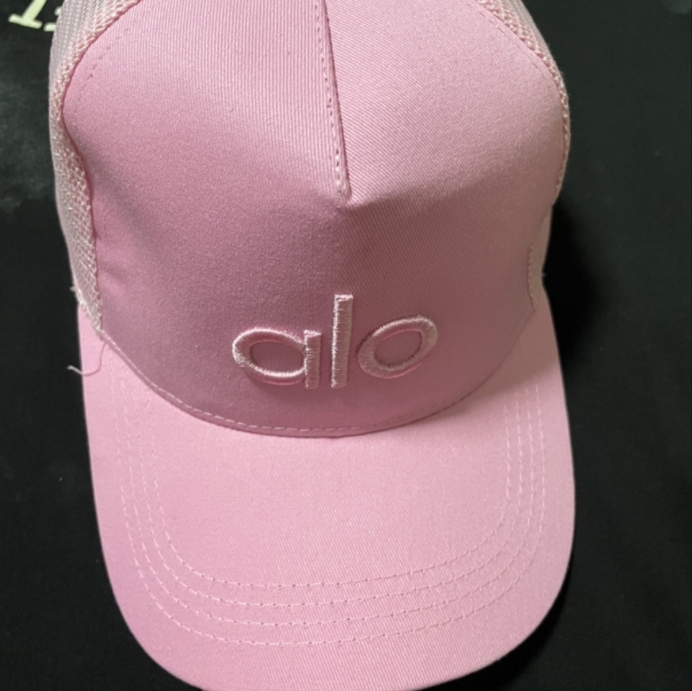 ALO Yoga Light Pink Cap